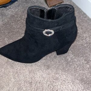 Marc fisher black ankle boots size 8